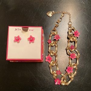 NEW Betsey Johnson Statement Necklace & Earrings